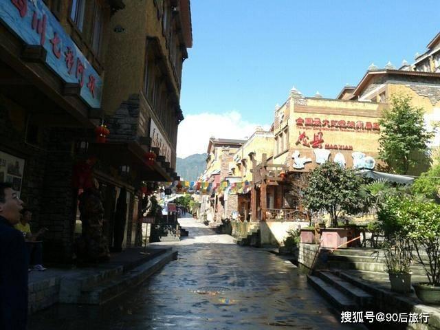 胡军儿子指导老爸拍戏，身高直追父亲，他是否有进入演艺圈的可能？